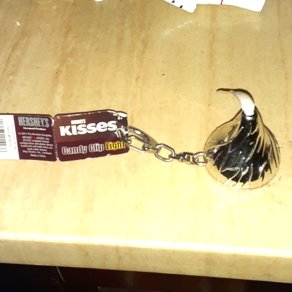 2011 PLAY VISION HERSEY KISS KEYCHAIN CHARM NRMINT CONDITION